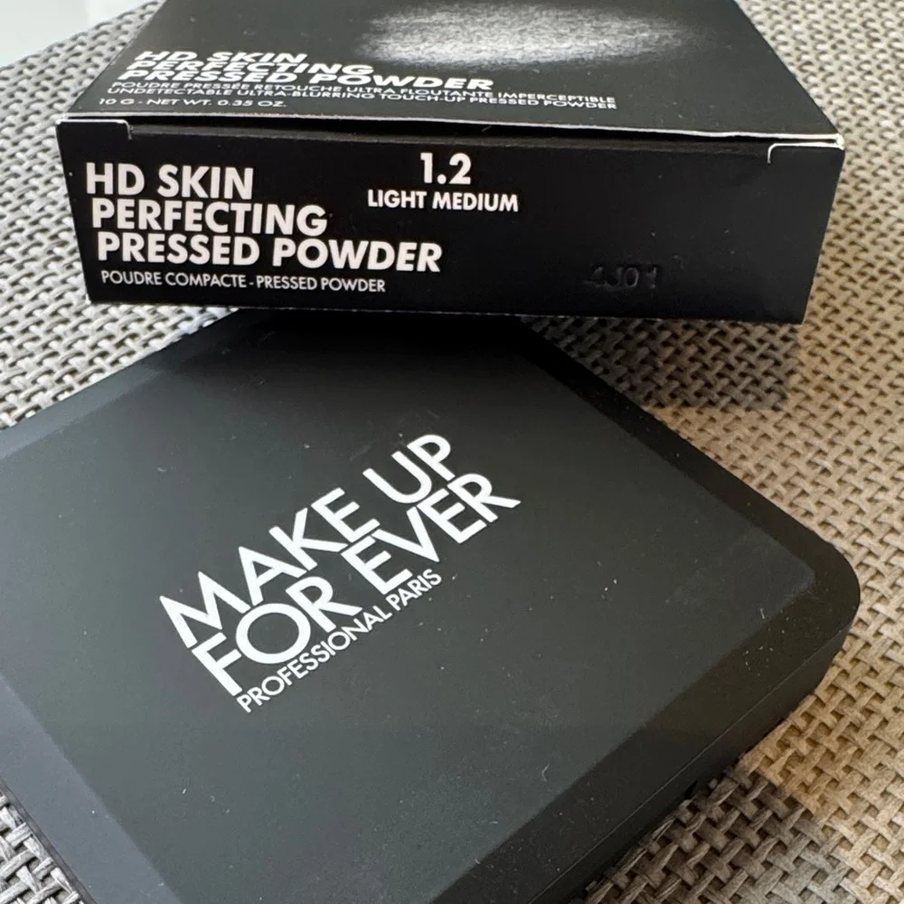 Makeup Forever HD Skin Pressed Powder shade 1.2 light medium brand new